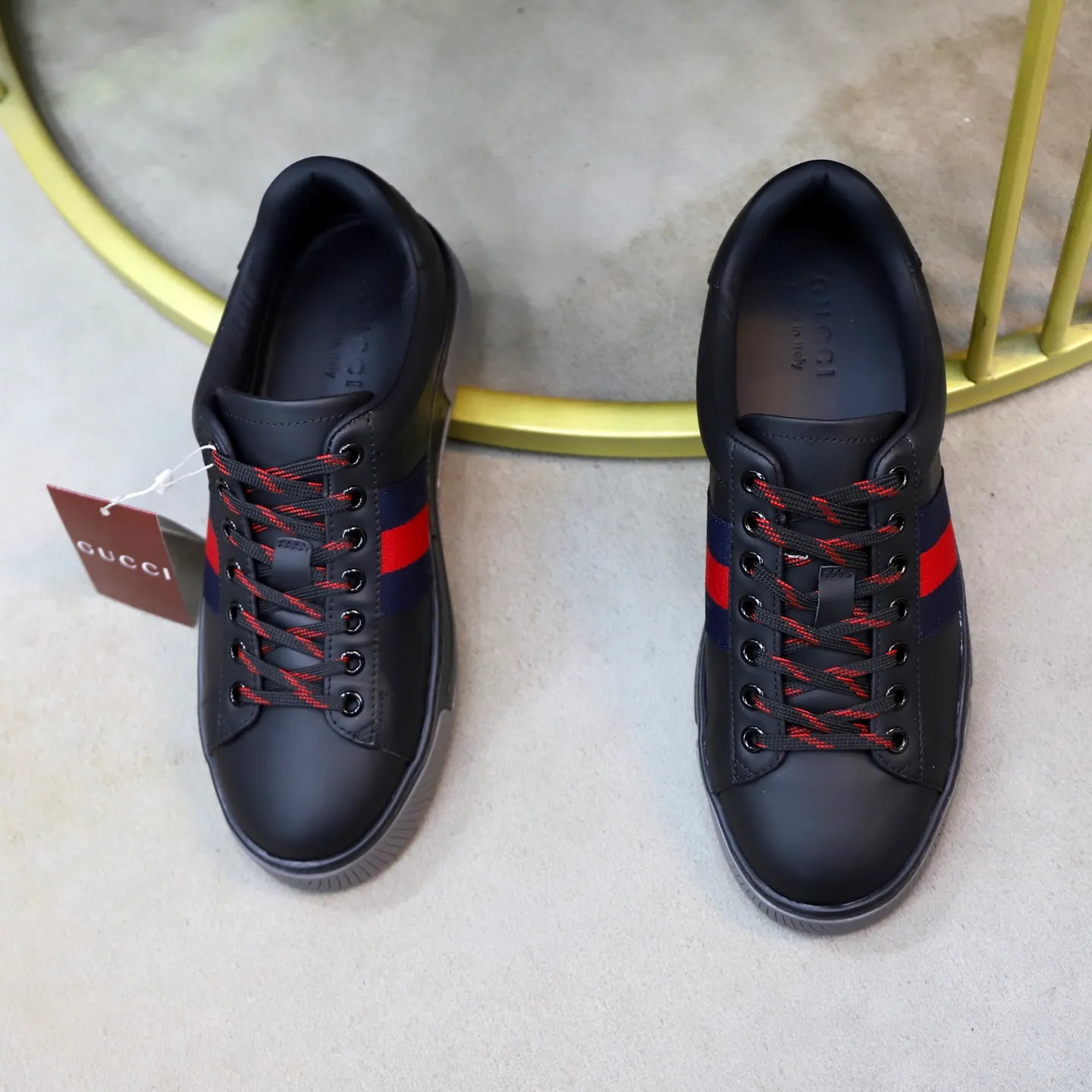 Ex-factory price: 600💰🙅‍♂️🙅‍♂️🙅‍♂️ Brand: Gucci GUCCi Standard code: Men's size 38/44 (45, 46 can be customized) Grade: Same as the official website Material: Original cowhide surface Comfortable hybrid thickened sheepskin lining Original wear-resistant soft outsole Style category: Casual sports version White shoes Dad shoes Young fashion European and American trends British style Color: actual picture color